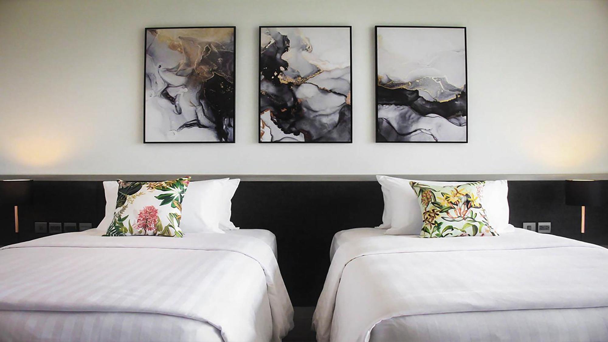 Paradox Resort Phuket Karon Esterno foto Artwork by artist, Mark Foxley