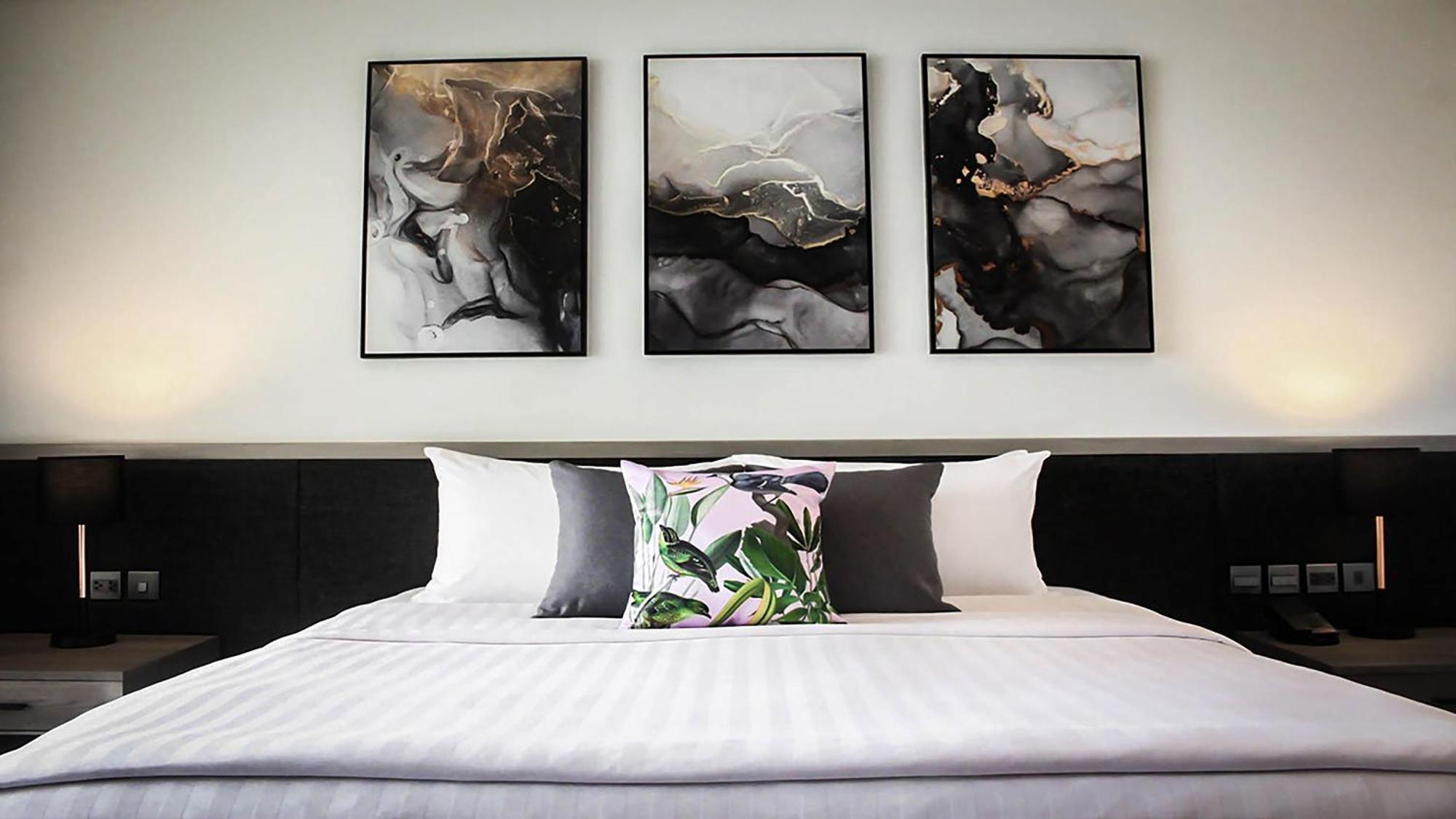 Paradox Resort Phuket Karon Esterno foto Artwork by artist, Mark Fox