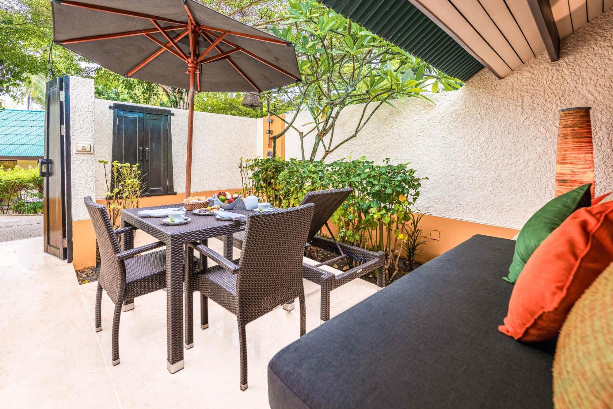 Paradox Resort Phuket Karon Esterno foto The outdoor patio of a suite at the hotel